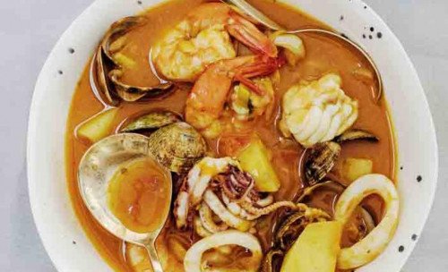 СМОТРЕТЬ: Кулинарные обозреватели Grazia Сестры Чиаппа готовят средиземноморское рыбное рагу на День Святого Валентина