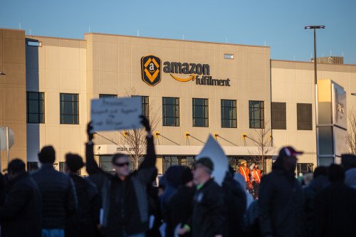 Рабочие Amazon Warehouse планируют выездные прогулки в первый день
