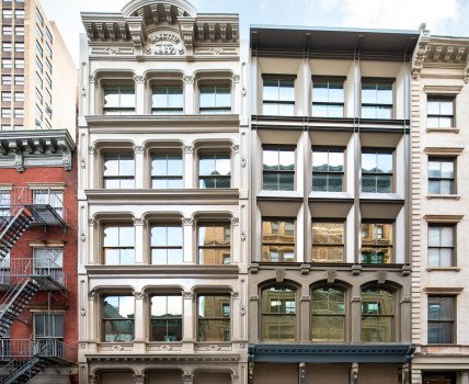 Преобразование кондоминиума Tribeca объединяет пару складов с современной эстетикой