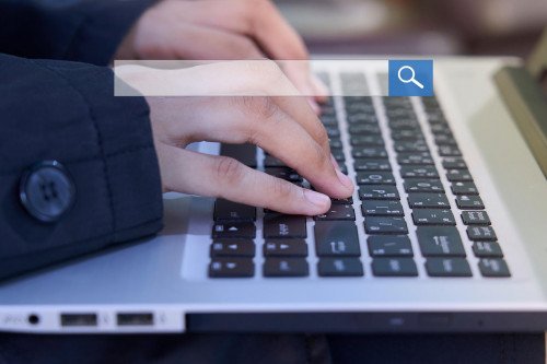 Google предлагает имена жертв изнасилования, используя связанные поиски и автозаполнения