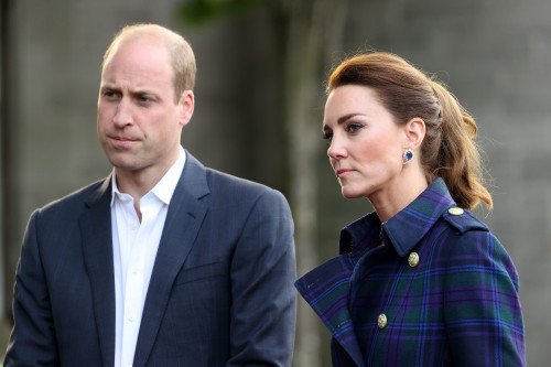 Принц Уильям и Кейт Миддлтон созерцает переезд в Виндзор